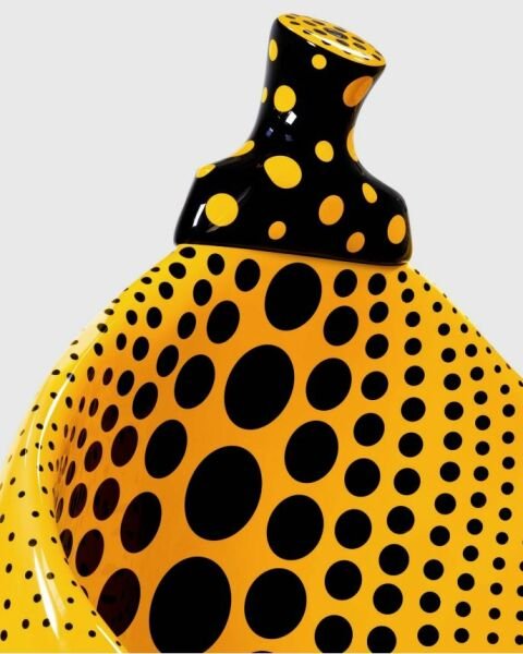 Yayoi Kusama I Spend Each Day Embracing Flowers