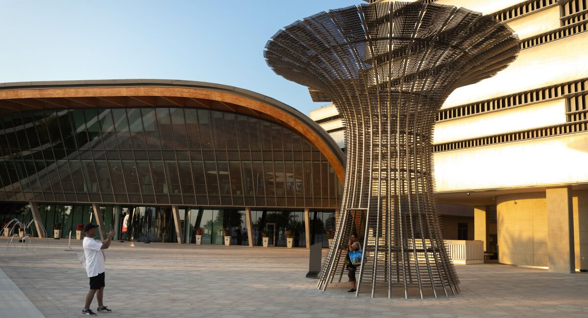 The Wind Tree - Ned Kahn - UAP